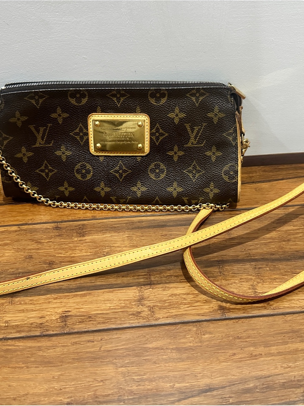Louis Vuitton Monogram Pochette Sophie 2 way Crossbody Bag, Great For On The Go!